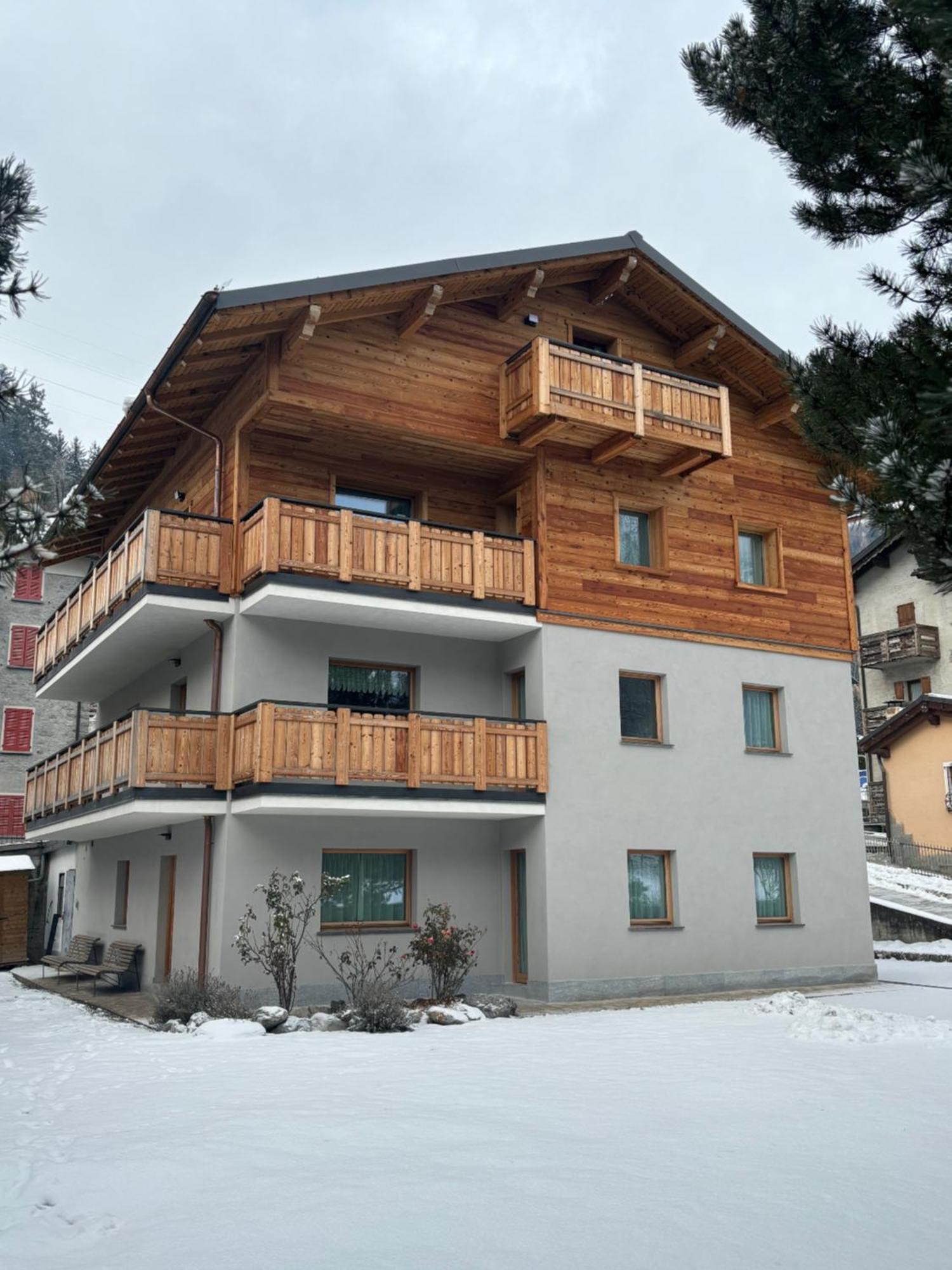 ボルミオ La Casa Di Armandoアパートホテル エクステリア 写真