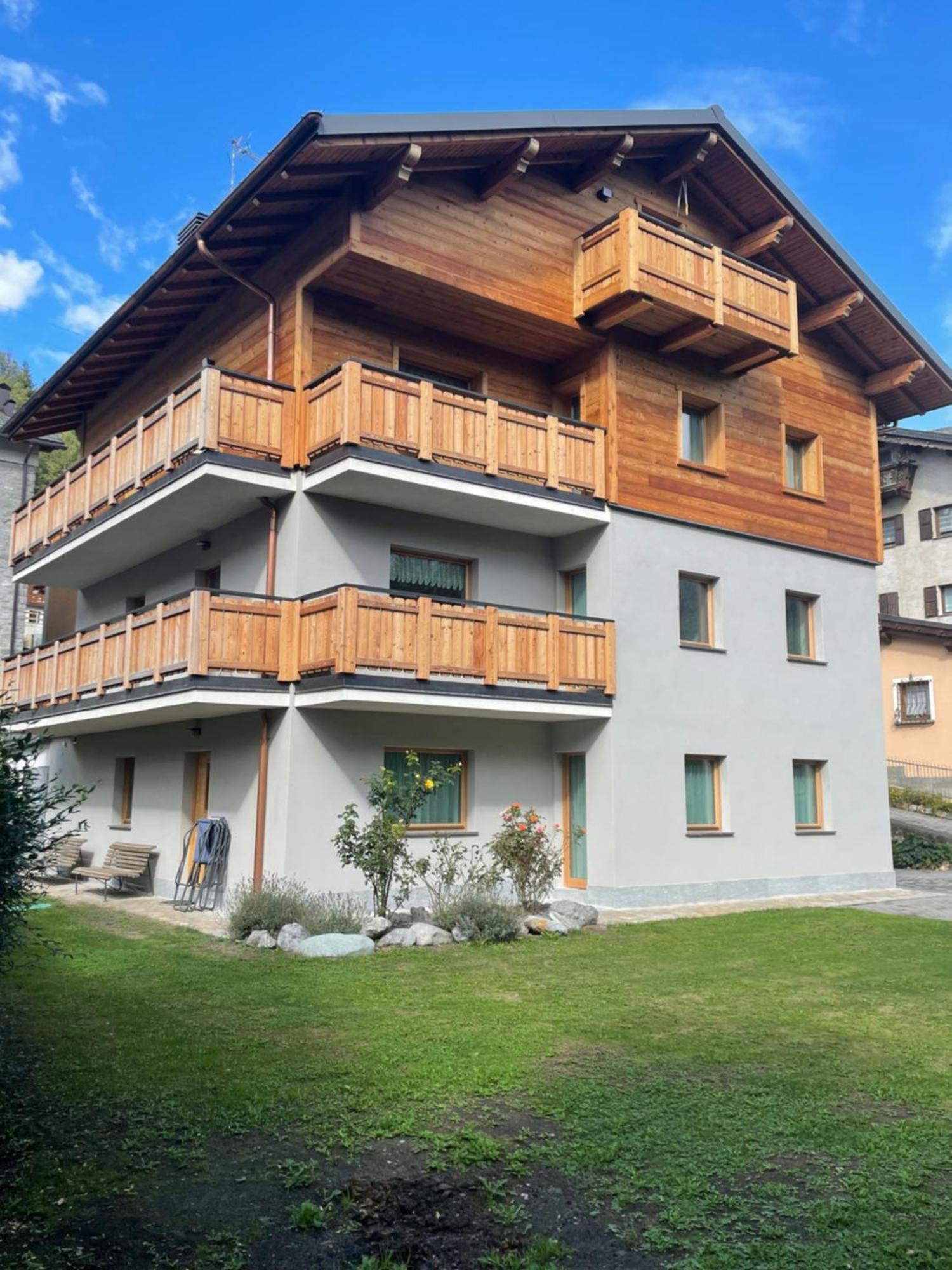 ボルミオ La Casa Di Armandoアパートホテル エクステリア 写真